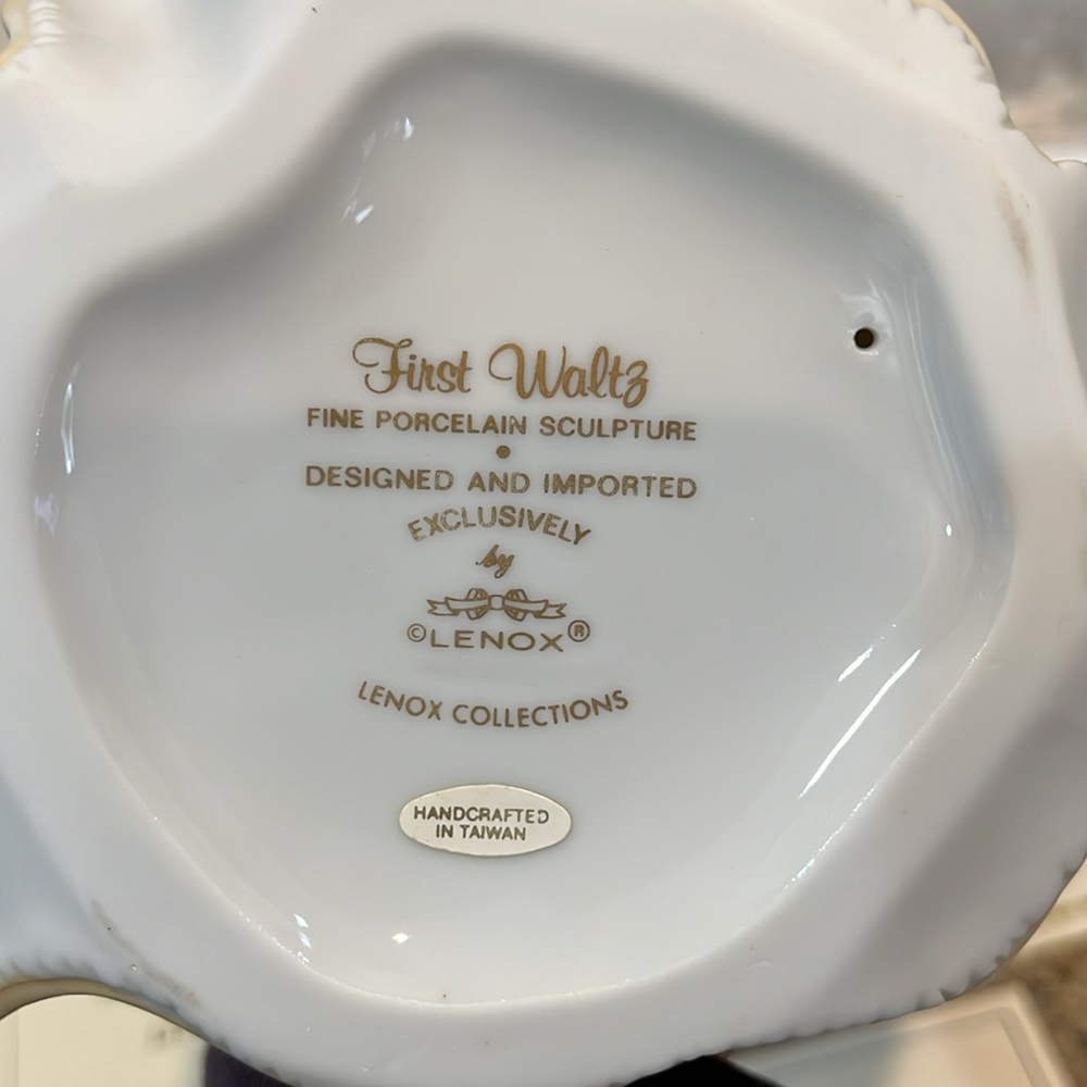Lenox First Waltz figurine - Picture 4 of 4